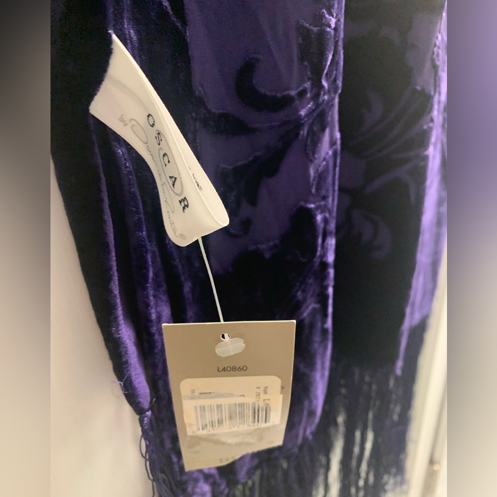 SOLD‼️ Oscar dela Renta
